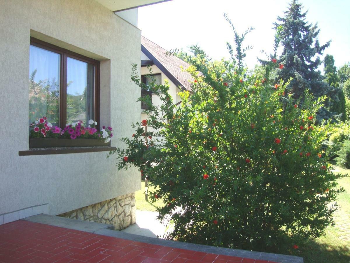 Apartamento Gyöngyvirág Vendégház Balatonboglár Exterior foto