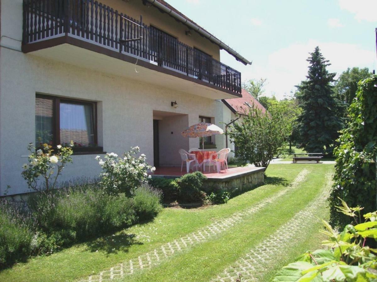 Apartamento Gyöngyvirág Vendégház Balatonboglár Exterior foto